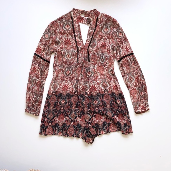 Adelyn Rae Parsley Short Romper Size Small - Picture 2 of 5